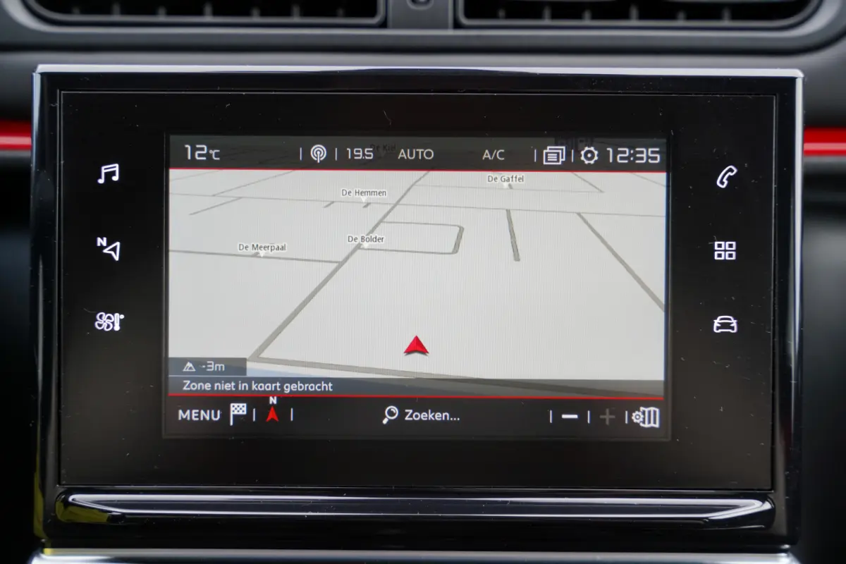 1.2 PureTech S&S Shine 110pk | Two tone kleur | Achteruitrijcamera | Apple Carplay/Android Auto | Dab | Lichtmetalen velgen 17" | Navigatiesysteem full map | Parkeersensor achter | Trekhaak 