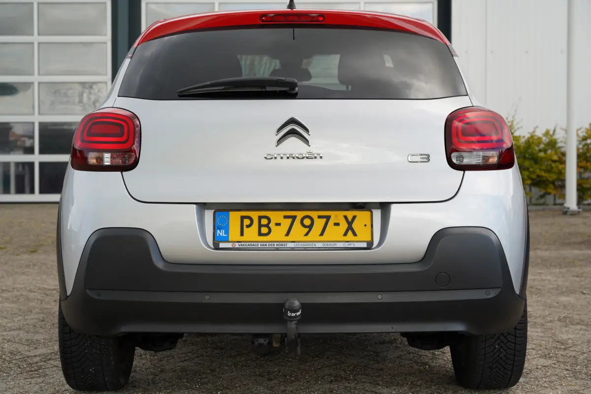 1.2 PureTech S&S Shine 110pk | Two tone kleur | Achteruitrijcamera | Apple Carplay/Android Auto | Dab | Lichtmetalen velgen 17" | Navigatiesysteem full map | Parkeersensor achter | Trekhaak 