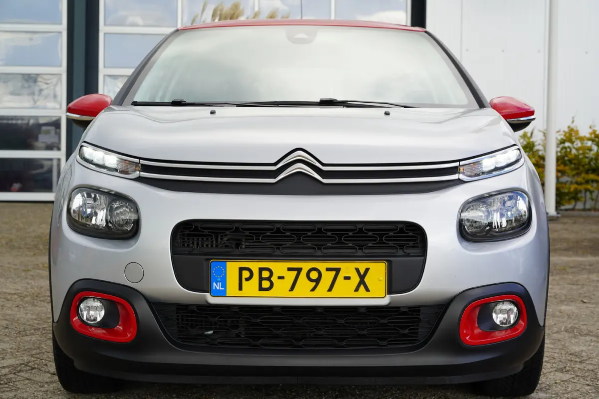 1.2 PureTech S&S Shine 110pk | Two tone kleur | Achteruitrijcamera | Apple Carplay/Android Auto | Dab | Lichtmetalen velgen 17" | Navigatiesysteem full map | Parkeersensor achter | Trekhaak 