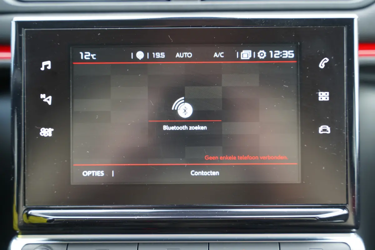 1.2 PureTech S&S Shine 110pk | Two tone kleur | Achteruitrijcamera | Apple Carplay/Android Auto | Dab | Lichtmetalen velgen 17" | Navigatiesysteem full map | Parkeersensor achter | Trekhaak 
