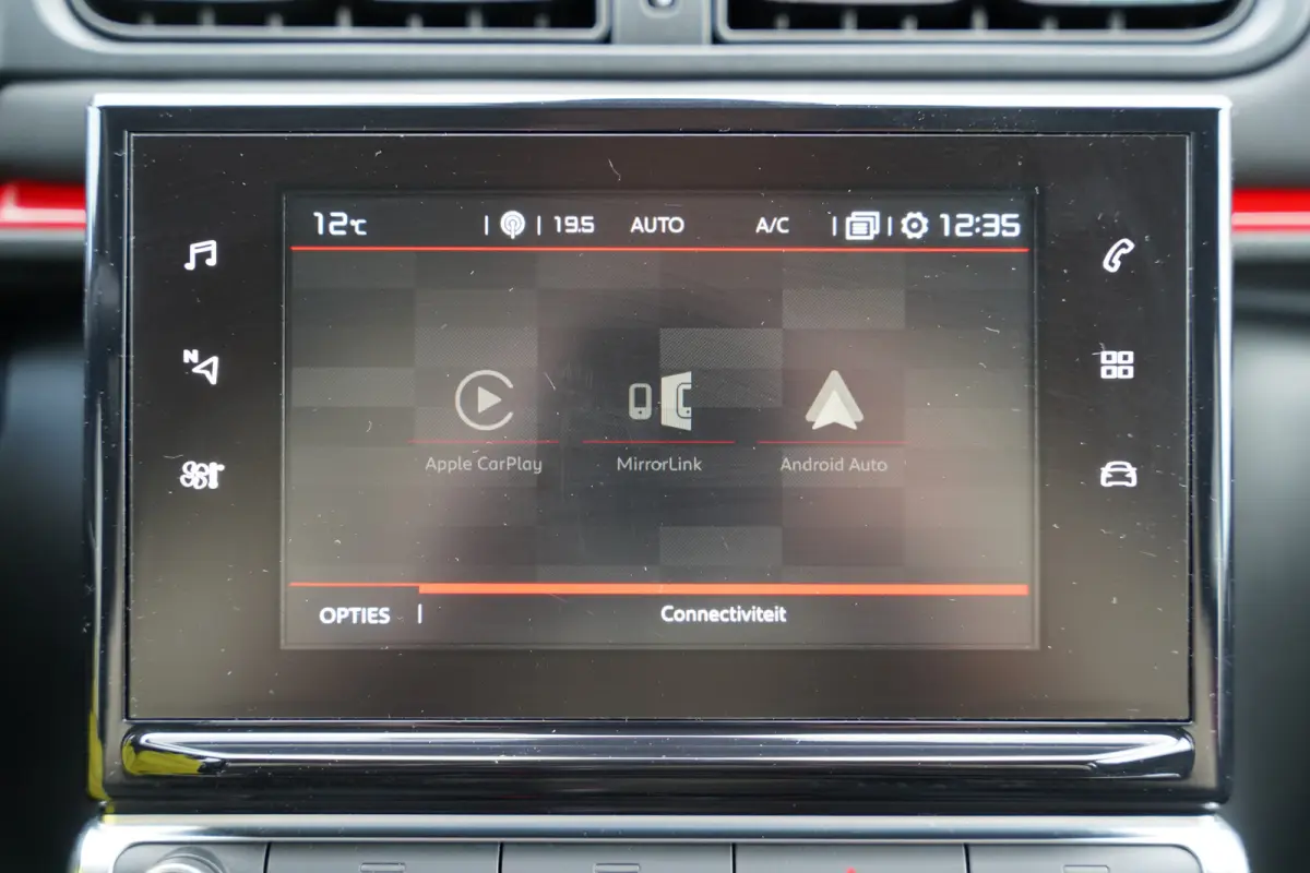 1.2 PureTech S&S Shine 110pk | Two tone kleur | Achteruitrijcamera | Apple Carplay/Android Auto | Dab | Lichtmetalen velgen 17" | Navigatiesysteem full map | Parkeersensor achter | Trekhaak 