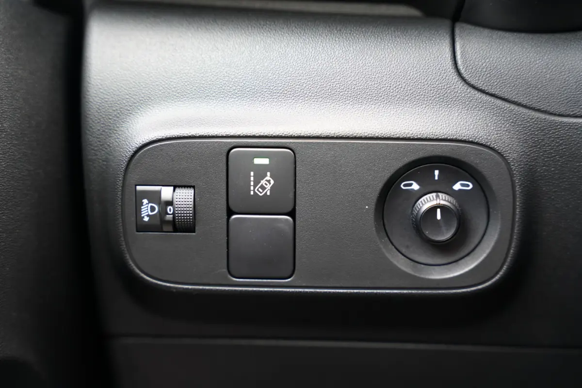 1.2 PureTech S&S Shine 110pk | Two tone kleur | Achteruitrijcamera | Apple Carplay/Android Auto | Dab | Lichtmetalen velgen 17" | Navigatiesysteem full map | Parkeersensor achter | Trekhaak 
