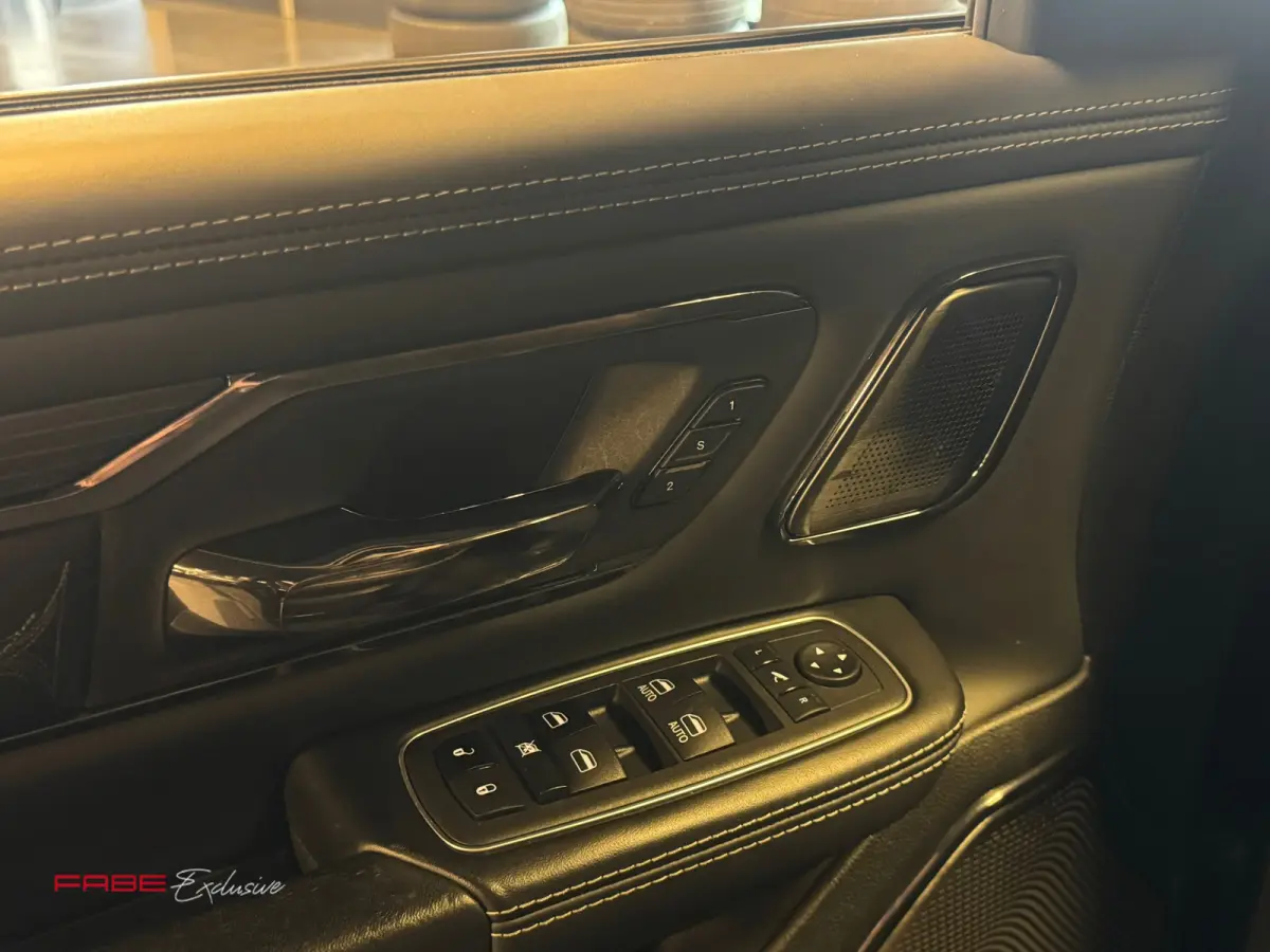 1500 5.7 V8 4x4 Crew Cab Limited / NAP / H/K / 360 Camera / HUD / Trekhaak / Stoelventilatie / Stuurverwarming / Keyless
