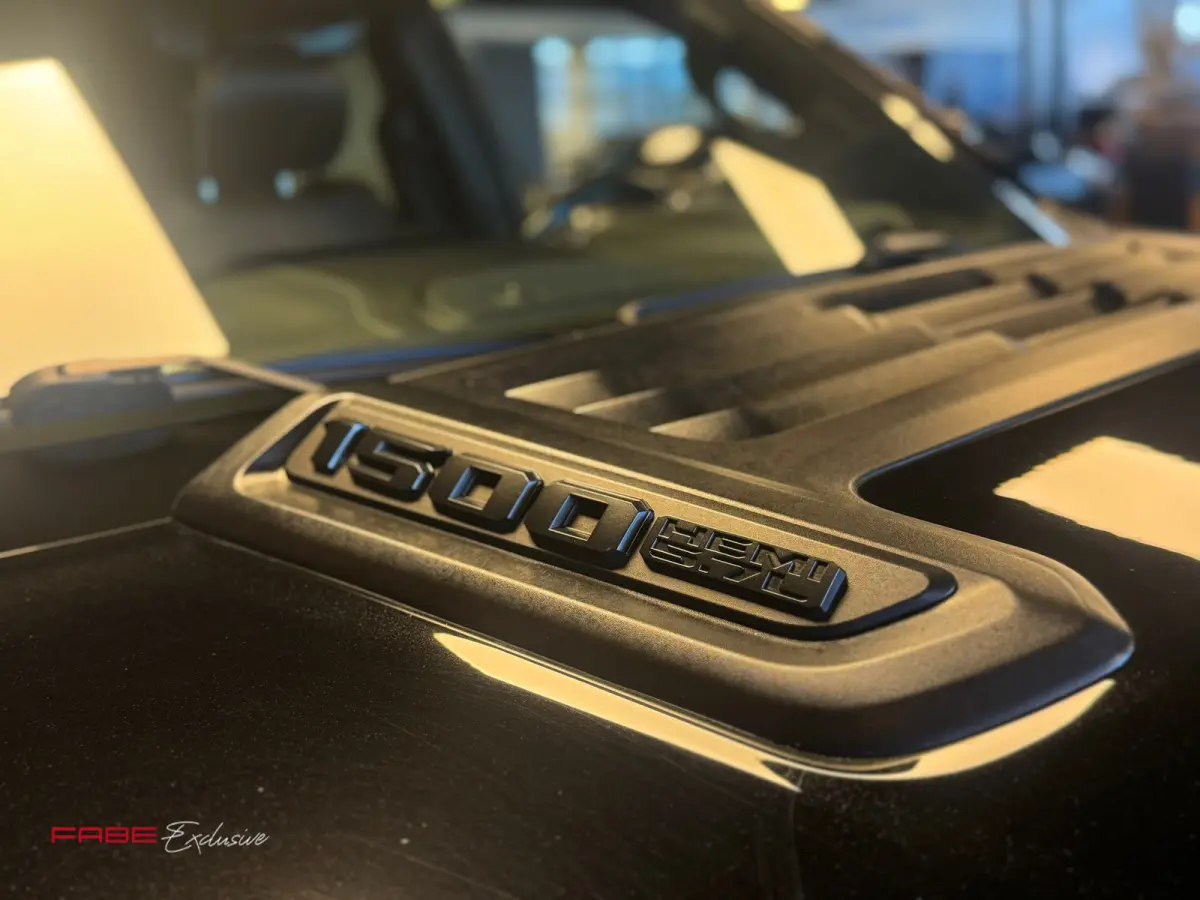 1500 5.7 V8 4x4 Crew Cab Limited / NAP / H/K / 360 Camera / HUD / Trekhaak / Stoelventilatie / Stuurverwarming / Keyless
