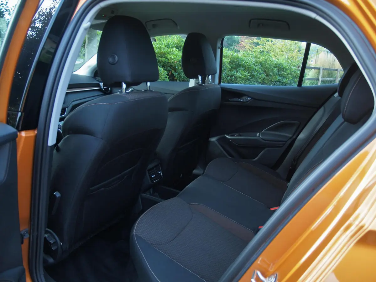 1.0 TSI Business Edition | DSG Automaat | Cruise control adaptief | Phoenix orange | Digitaal instrumentenpaneel | NL-Auto |