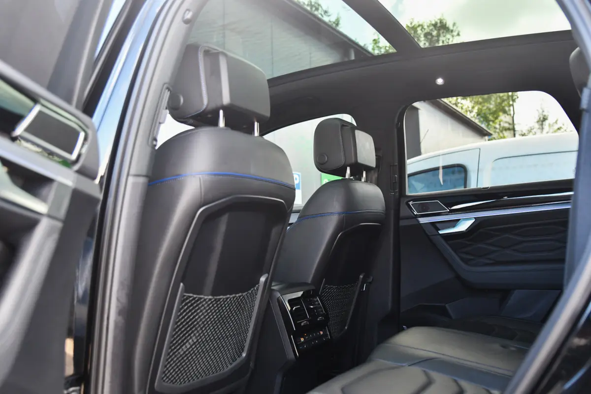 3.0 TSi eHybrid 4MOTION R-Line, Nachtzicht, Massage, Softclose, Luchtv, Dynaudio, Koeling, HUD, 360, Pano!