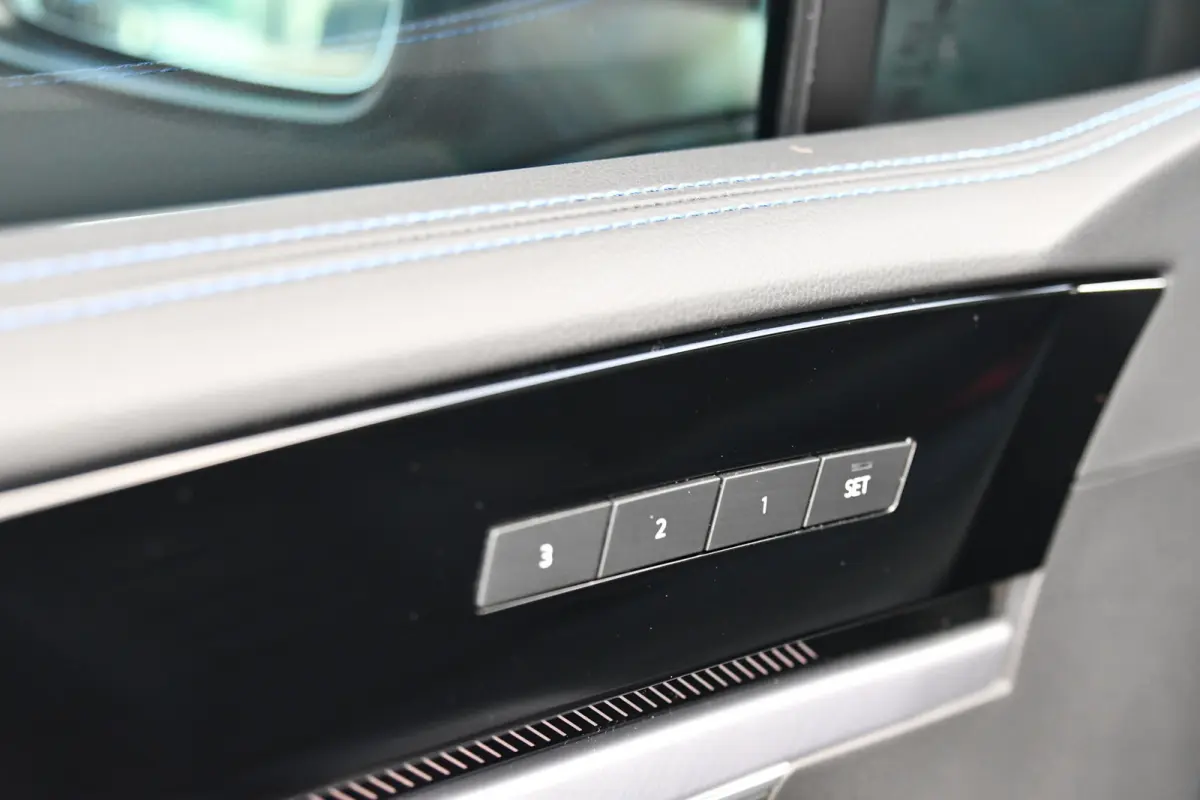 3.0 TSi eHybrid 4MOTION R-Line, Nachtzicht, Massage, Softclose, Luchtv, Dynaudio, Koeling, HUD, 360, Pano!