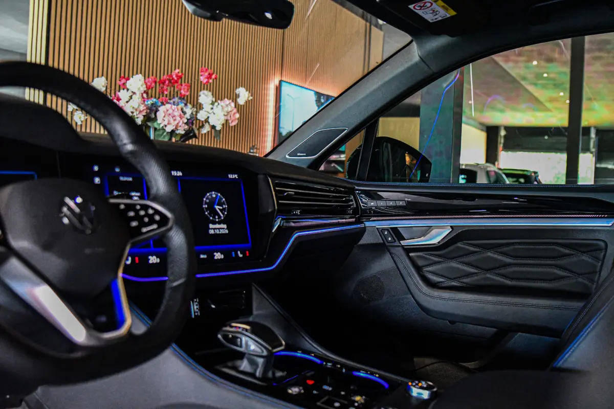3.0 TSi eHybrid 4MOTION R-Line, Nachtzicht, Massage, Softclose, Luchtv, Dynaudio, Koeling, HUD, 360, Pano!