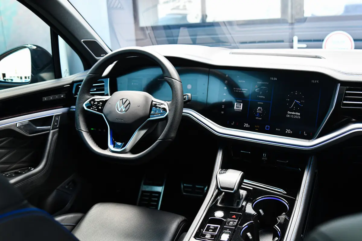 3.0 TSi eHybrid 4MOTION R-Line, Nachtzicht, Massage, Softclose, Luchtv, Dynaudio, Koeling, HUD, 360, Pano!