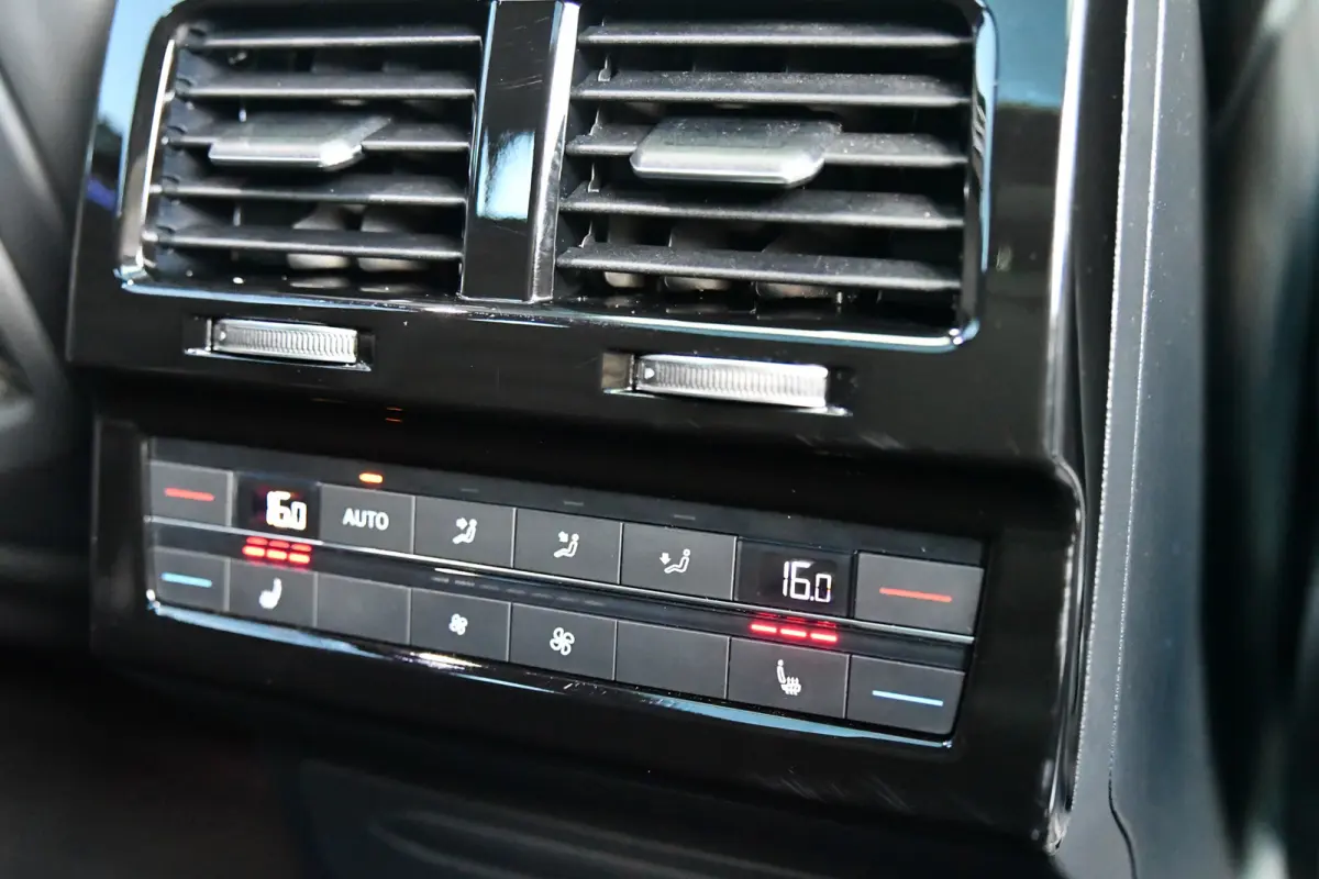 3.0 TSi eHybrid 4MOTION R-Line, Nachtzicht, Massage, Softclose, Luchtv, Dynaudio, Koeling, HUD, 360, Pano!