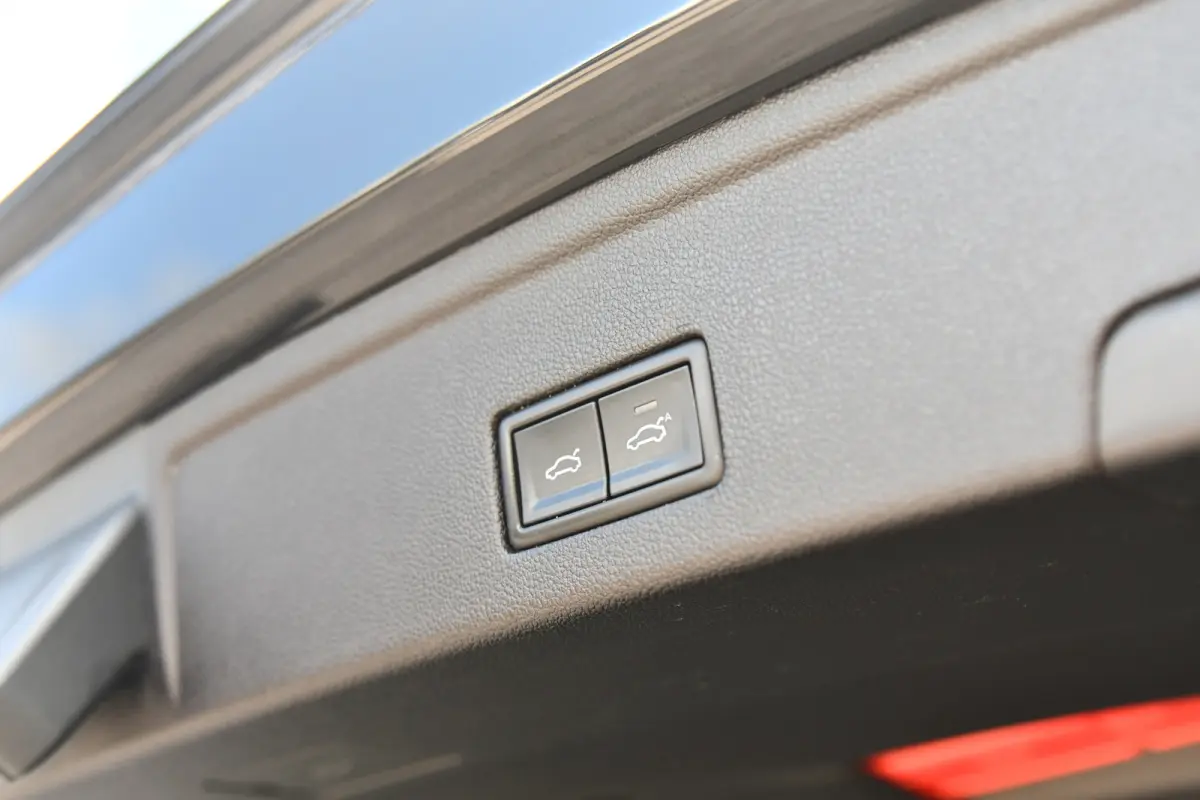 3.0 TSi eHybrid 4MOTION R-Line, Nachtzicht, Massage, Softclose, Luchtv, Dynaudio, Koeling, HUD, 360, Pano!