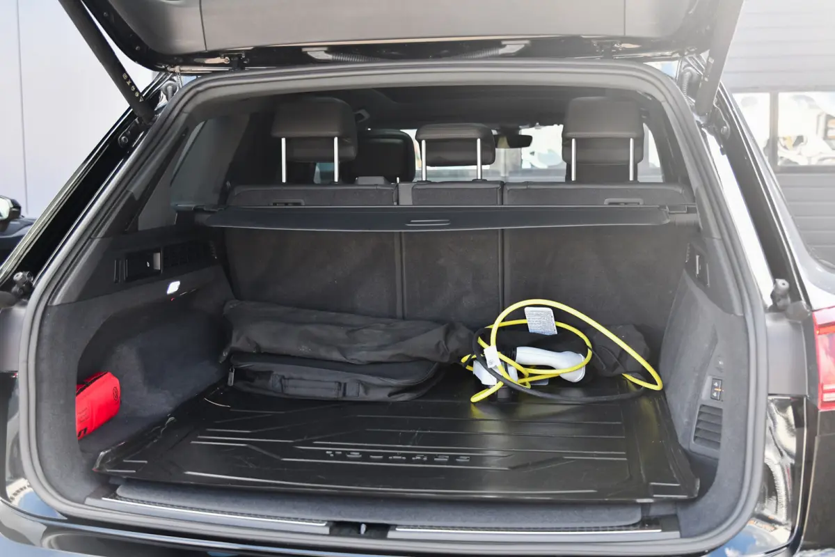 3.0 TSi eHybrid 4MOTION R-Line, Nachtzicht, Massage, Softclose, Luchtv, Dynaudio, Koeling, HUD, 360, Pano!