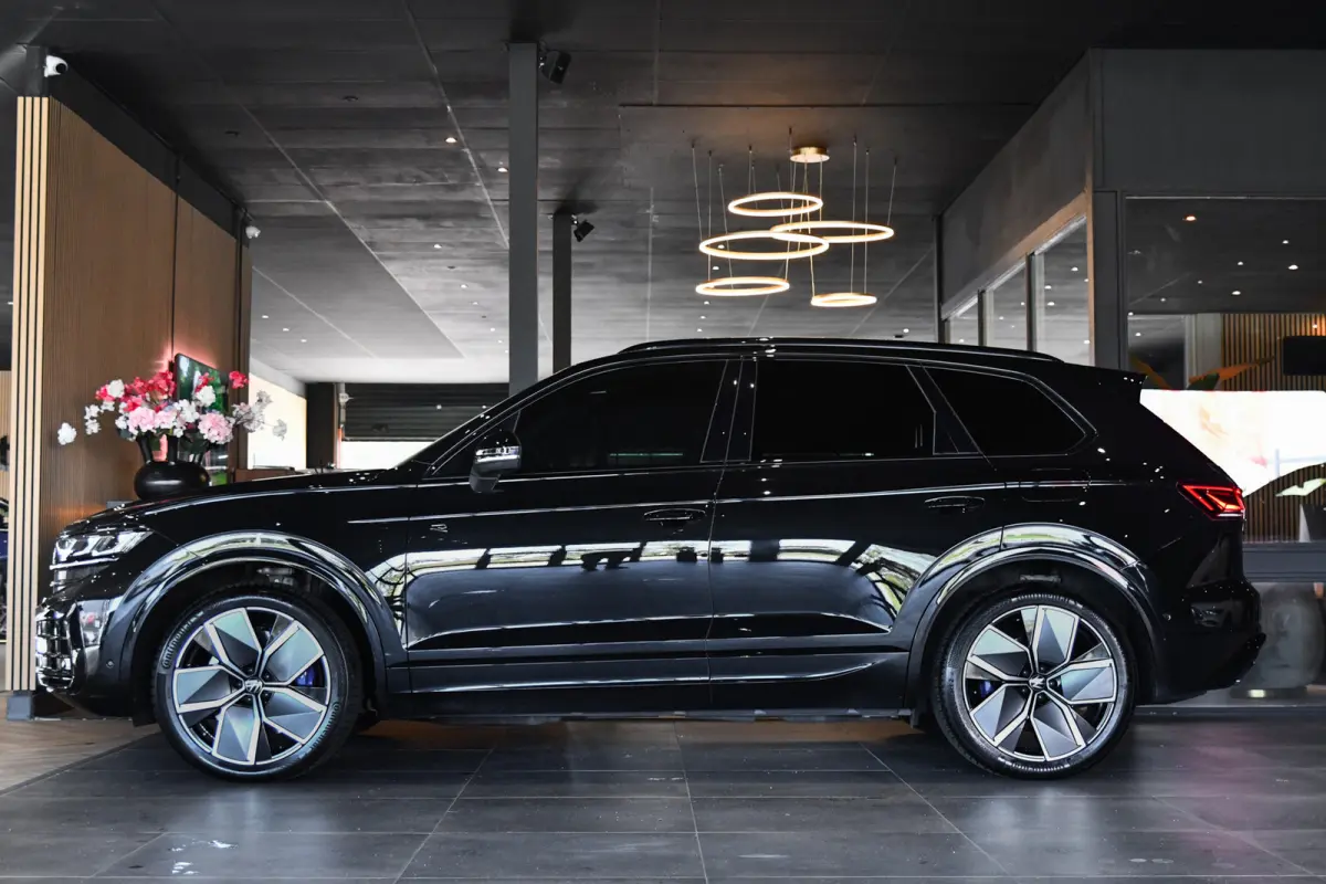 3.0 TSi eHybrid 4MOTION R-Line, Nachtzicht, Massage, Softclose, Luchtv, Dynaudio, Koeling, HUD, 360, Pano!