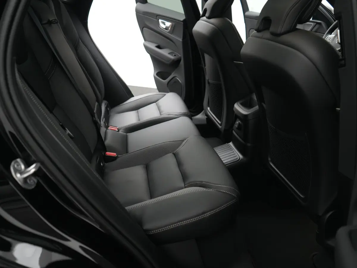 T6 Recharge Plus Black Edition | Luchtvering | Head-Up | Harman/Kardon | 360° Camera | Panoramadak | Nappa Sportstoel