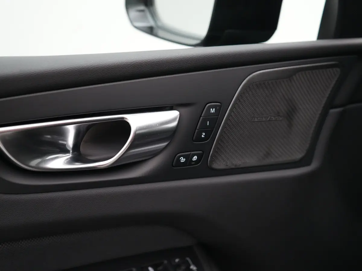 T6 Recharge Plus Black Edition | Luchtvering | Head-Up | Harman/Kardon | 360° Camera | Panoramadak | Nappa Sportstoel