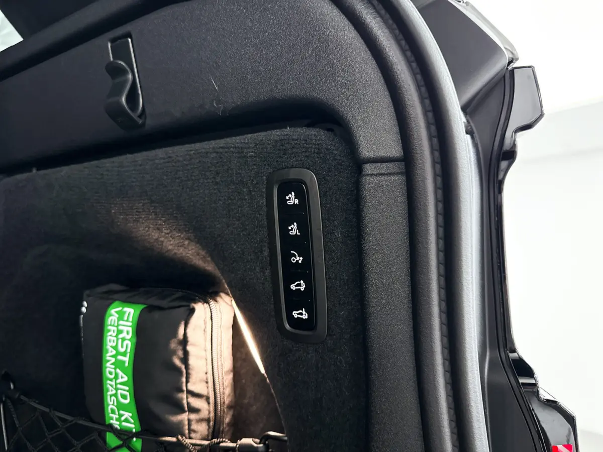 Twin Motor Ultra 7p. 111 kWh | Panoramadak | 360° camera | Bowers & Wilkins | Head-up display | Luchtvering | Stoel- en Stuurverwarming | Matrix led | Trekhaak