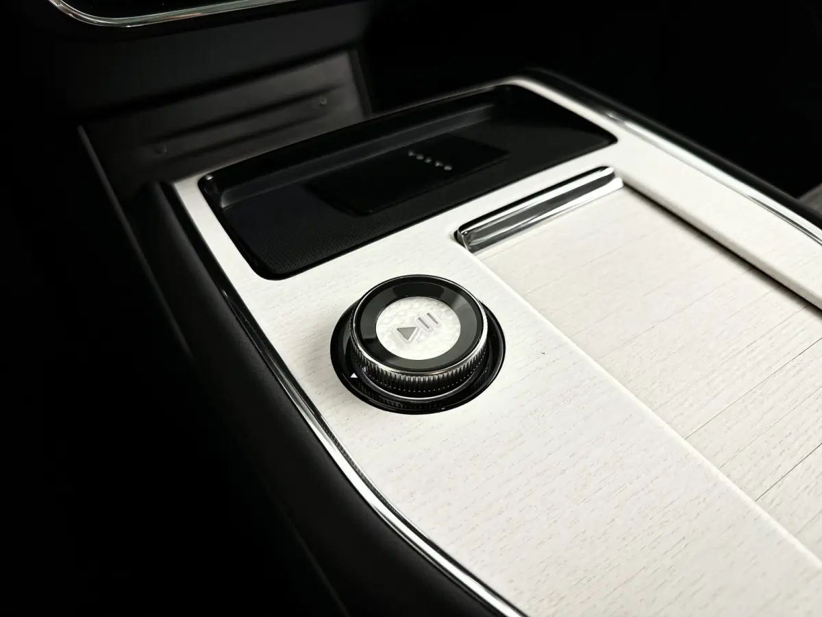 Twin Motor Ultra 7p. 111 kWh | Panoramadak | 360° camera | Bowers & Wilkins | Head-up display | Luchtvering | Stoel- en Stuurverwarming | Matrix led | Trekhaak