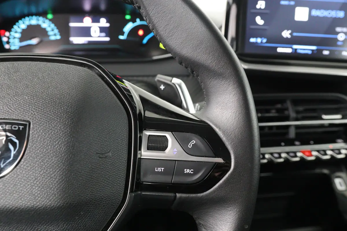 Hybrid 100 e-DCS6 Active | 1e Eigenaar! | LED | Navi By App | Airco | Parkeersensoren | Cruise Control | DAB