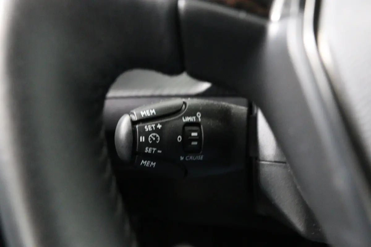 Hybrid 100 e-DCS6 Active | 1e Eigenaar! | LED | Navi By App | Airco | Parkeersensoren | Cruise Control | DAB