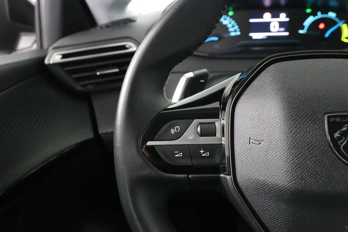 Hybrid 100 e-DCS6 Active | 1e Eigenaar! | LED | Navi By App | Airco | Parkeersensoren | Cruise Control | DAB