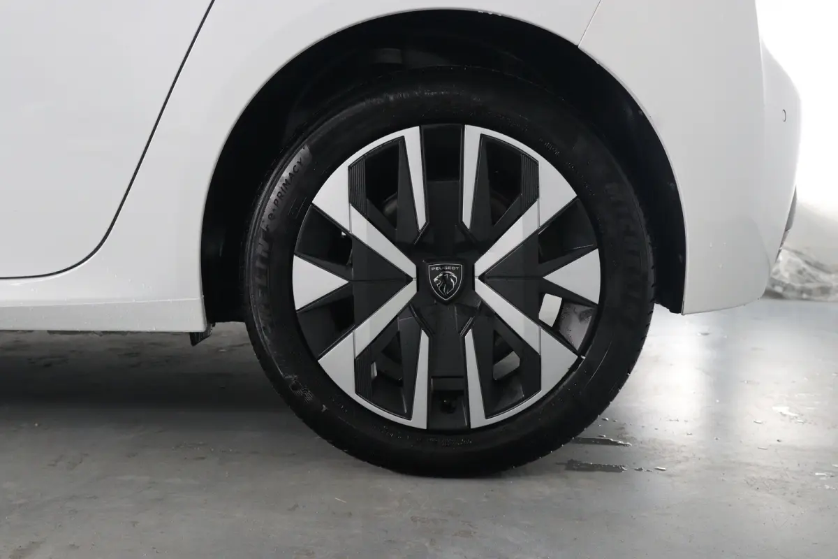 Hybrid 100 e-DCS6 Active | 1e Eigenaar! | LED | Navi By App | Airco | Parkeersensoren | Cruise Control | DAB