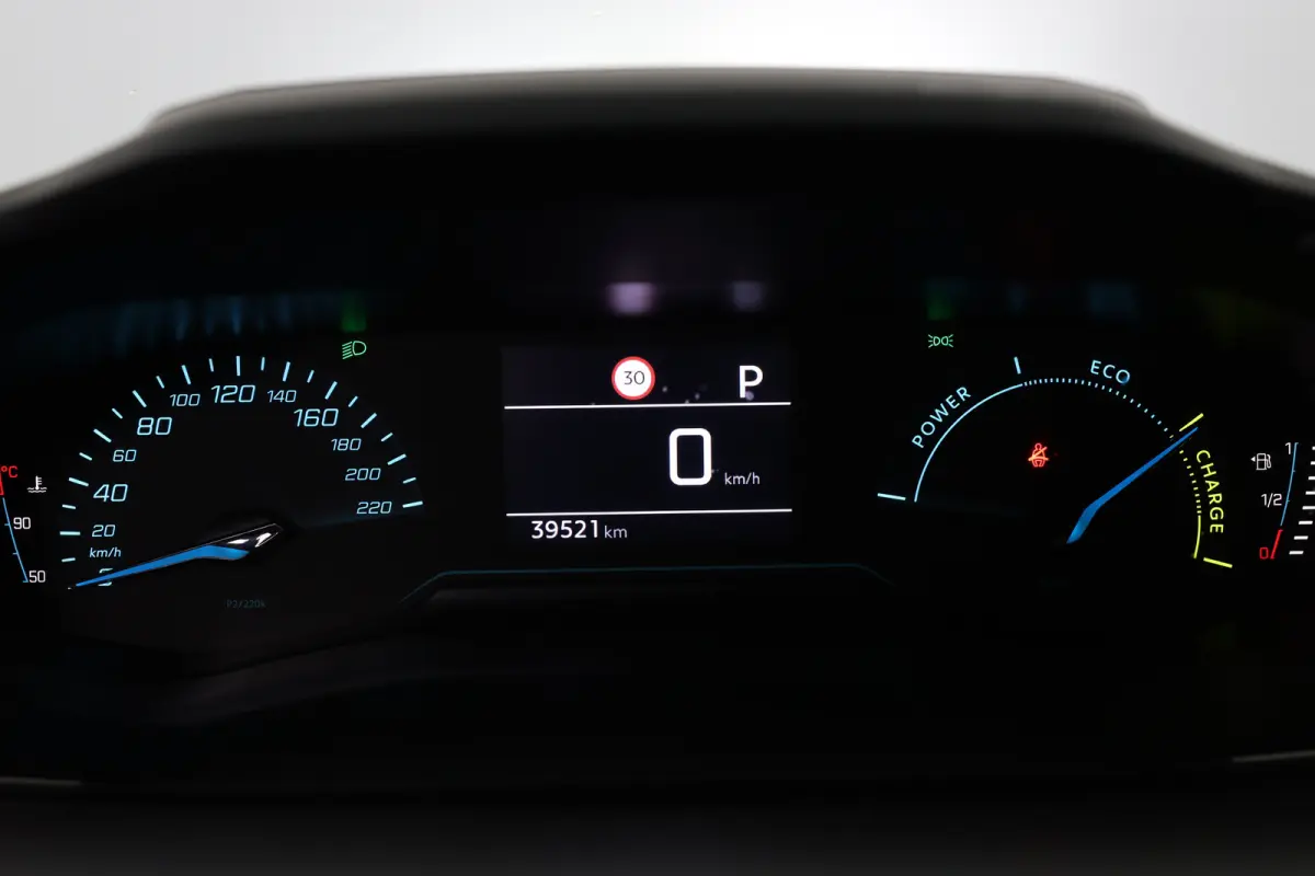 Hybrid 100 e-DCS6 Active | 1e Eigenaar! | LED | Navi By App | Airco | Parkeersensoren | Cruise Control | DAB