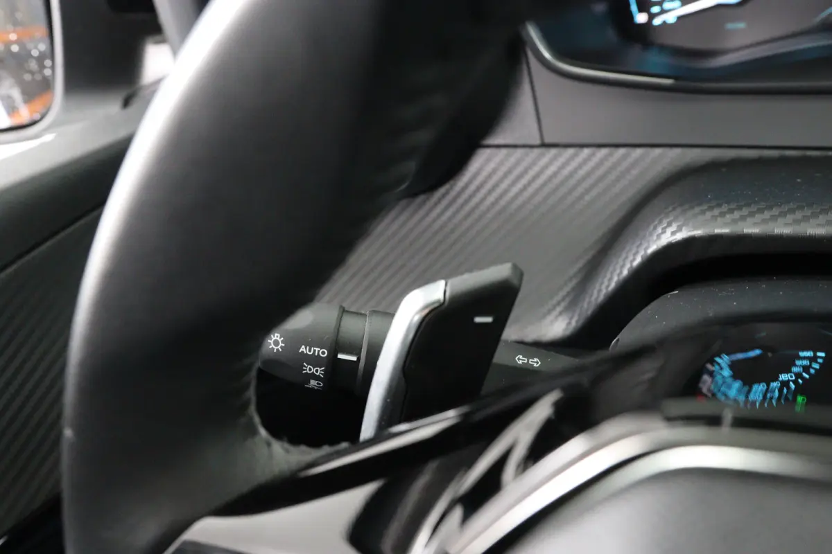 Hybrid 100 e-DCS6 Active | 1e Eigenaar! | LED | Navi By App | Airco | Parkeersensoren | Cruise Control | DAB