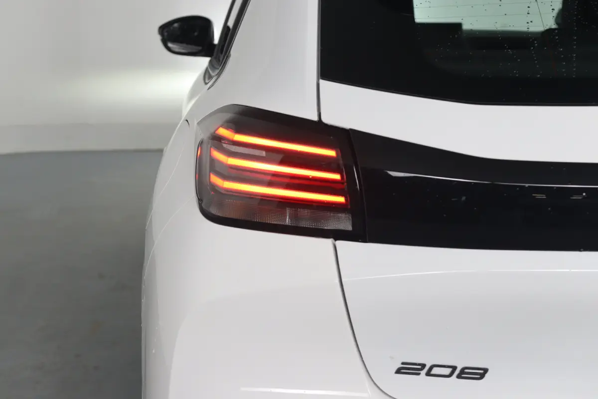 Hybrid 100 e-DCS6 Active | 1e Eigenaar! | LED | Navi By App | Airco | Parkeersensoren | Cruise Control | DAB