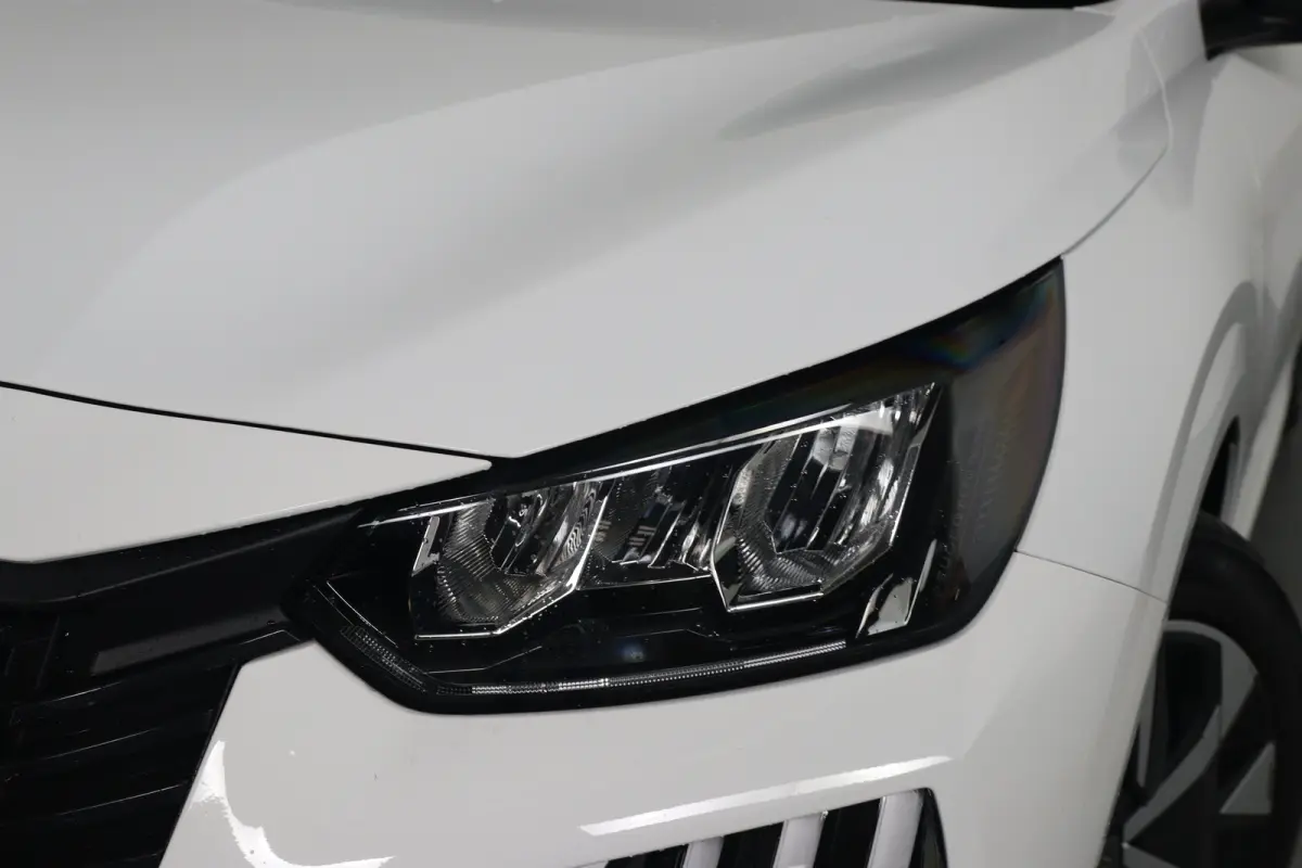 Hybrid 100 e-DCS6 Active | 1e Eigenaar! | LED | Navi By App | Airco | Parkeersensoren | Cruise Control | DAB