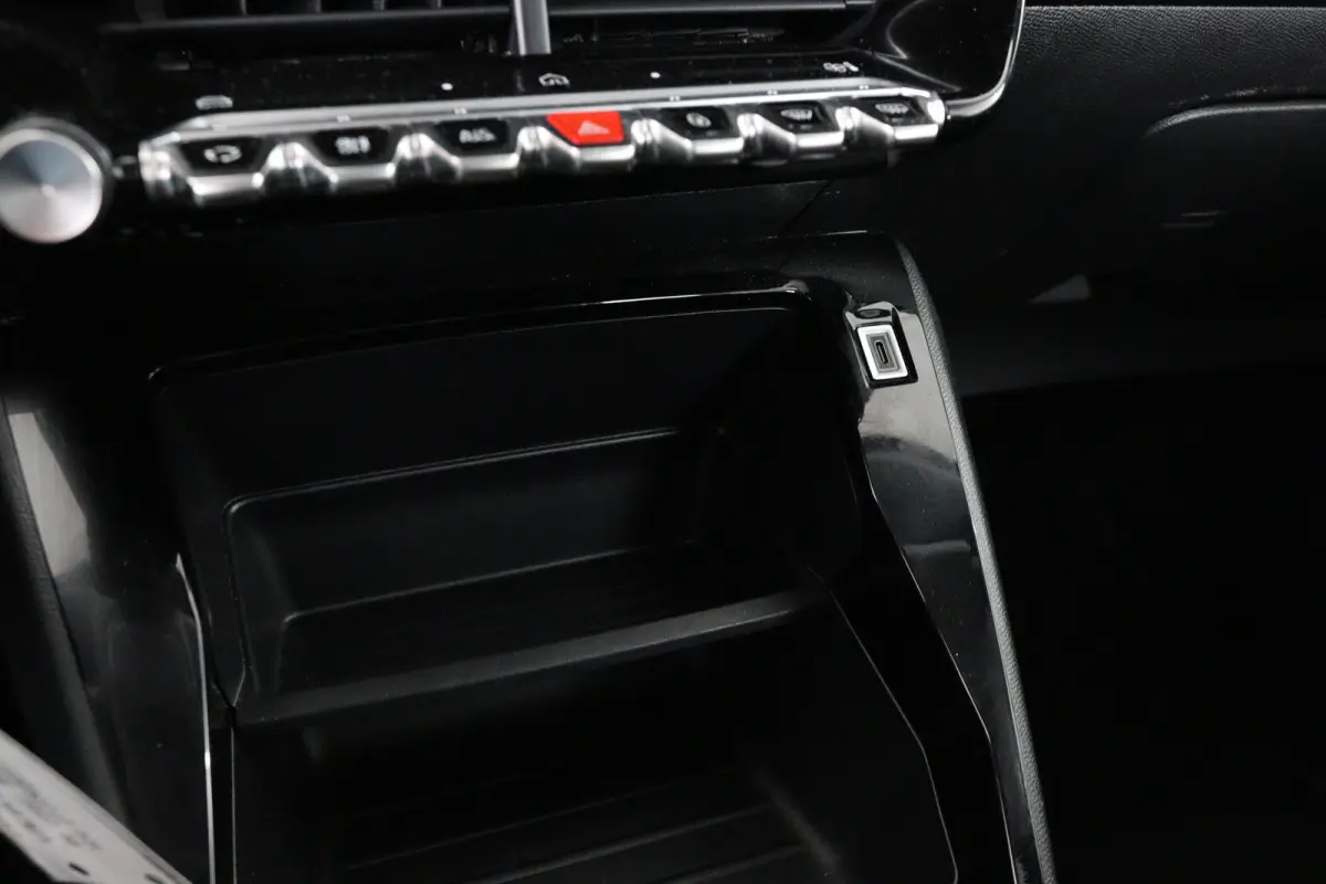 Hybrid 100 e-DCS6 Active | 1e Eigenaar! | LED | Navi By App | Airco | Parkeersensoren | Cruise Control | DAB