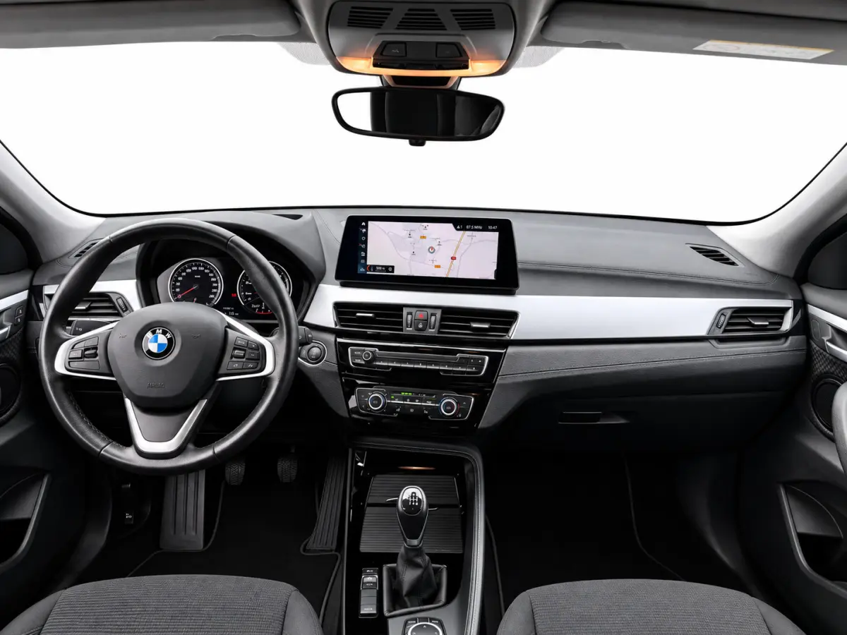 SDrive18i | Trekhaak | Camera | LED | Groot scherm | Navi | Stoelverwarming | Bluetooth