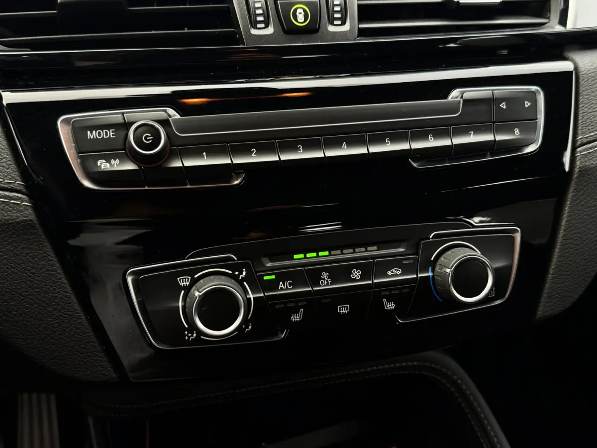 SDrive18i | Trekhaak | Camera | LED | Groot scherm | Navi | Stoelverwarming | Bluetooth