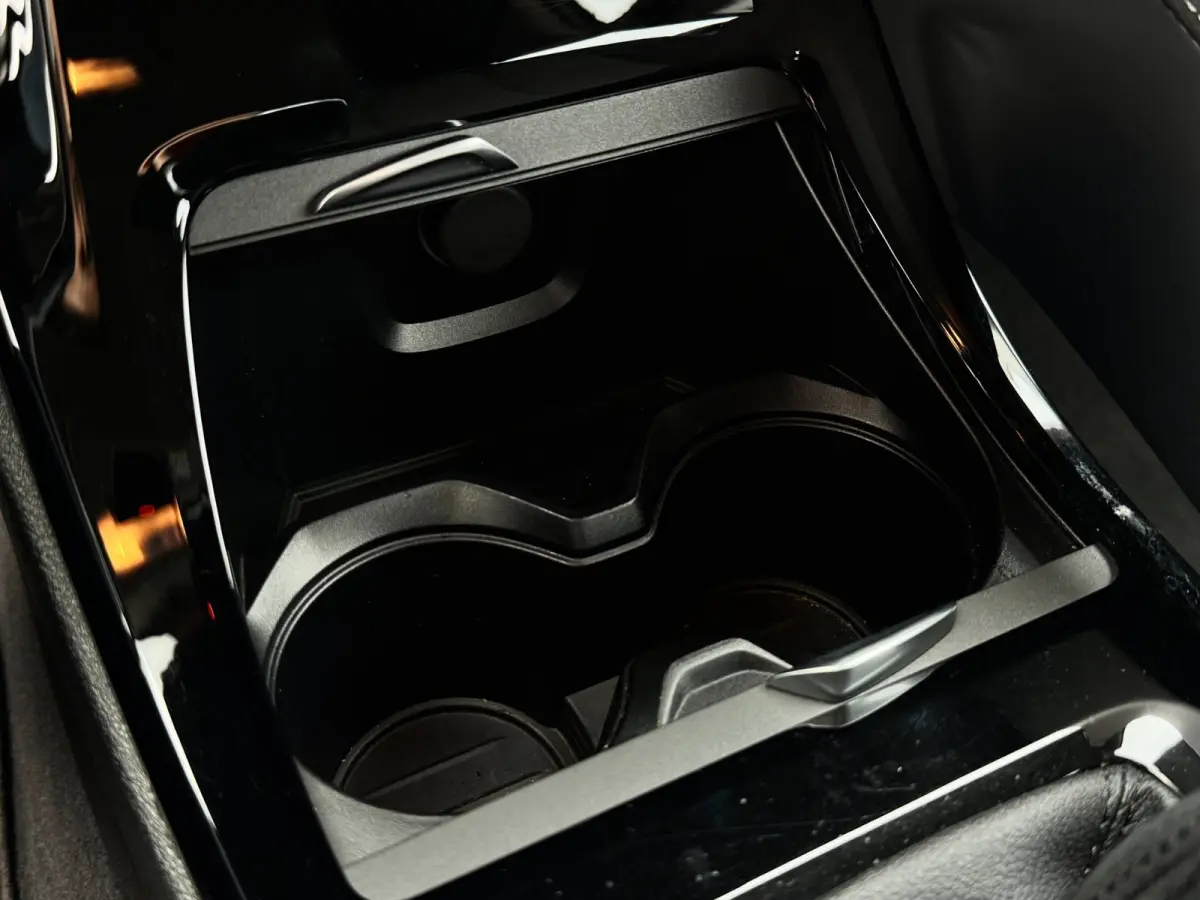 SDrive18i | Trekhaak | Camera | LED | Groot scherm | Navi | Stoelverwarming | Bluetooth