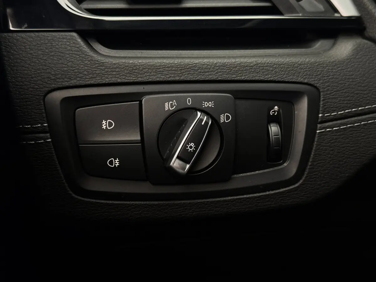 SDrive18i | Trekhaak | Camera | LED | Groot scherm | Navi | Stoelverwarming | Bluetooth