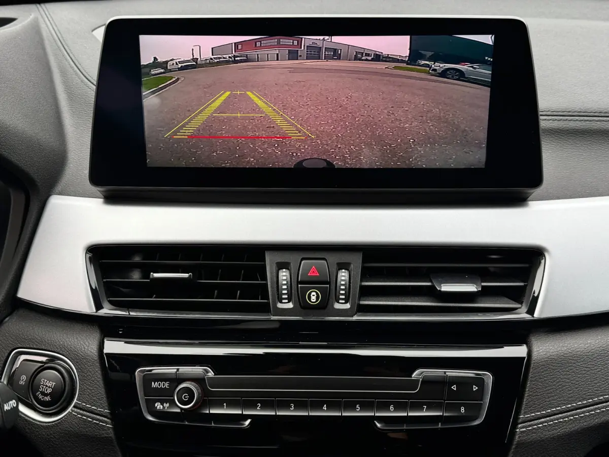 SDrive18i | Trekhaak | Camera | LED | Groot scherm | Navi | Stoelverwarming | Bluetooth