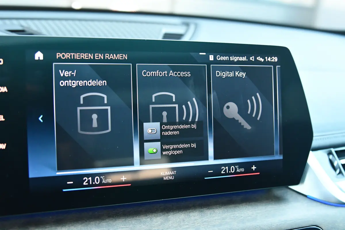 XDrive30e M Sport, Panorama, H.Kardon, Memory, 360, HUD, Ambiente, Trekhaak, Carplay!