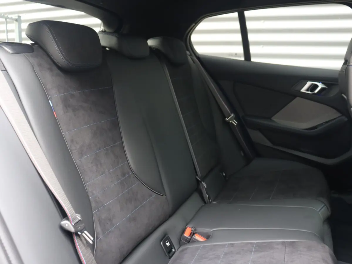 120 | M Sportpakket Pro | Premium Pack | Panodak | Driving Assistant Plus | Harman Kardon | Getint Glas | Comfort Access | Stuurwiel Verwarmd | 19'' LMV
