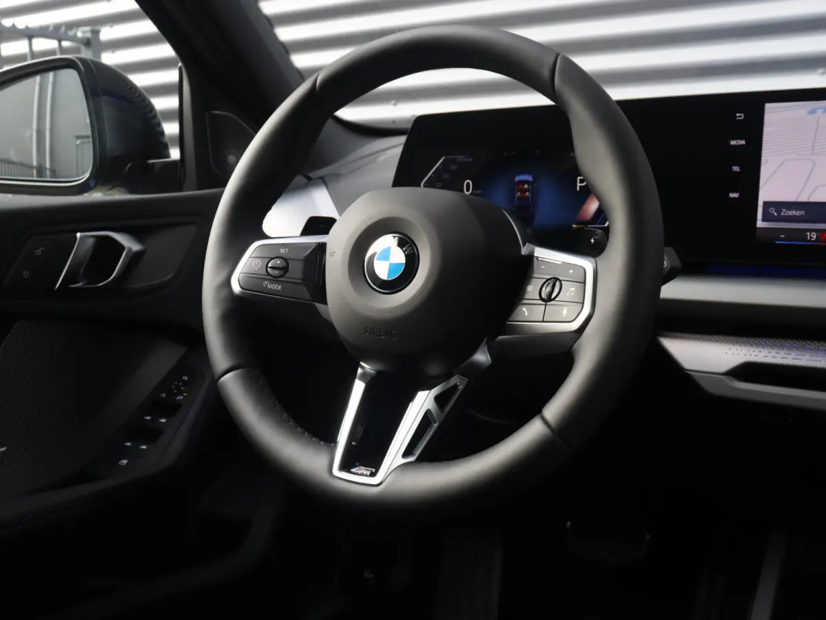 120 | M Sportpakket Pro | Premium Pack | Panodak | Driving Assistant Plus | Harman Kardon | Getint Glas | Comfort Access | Stuurwiel Verwarmd | 19'' LMV