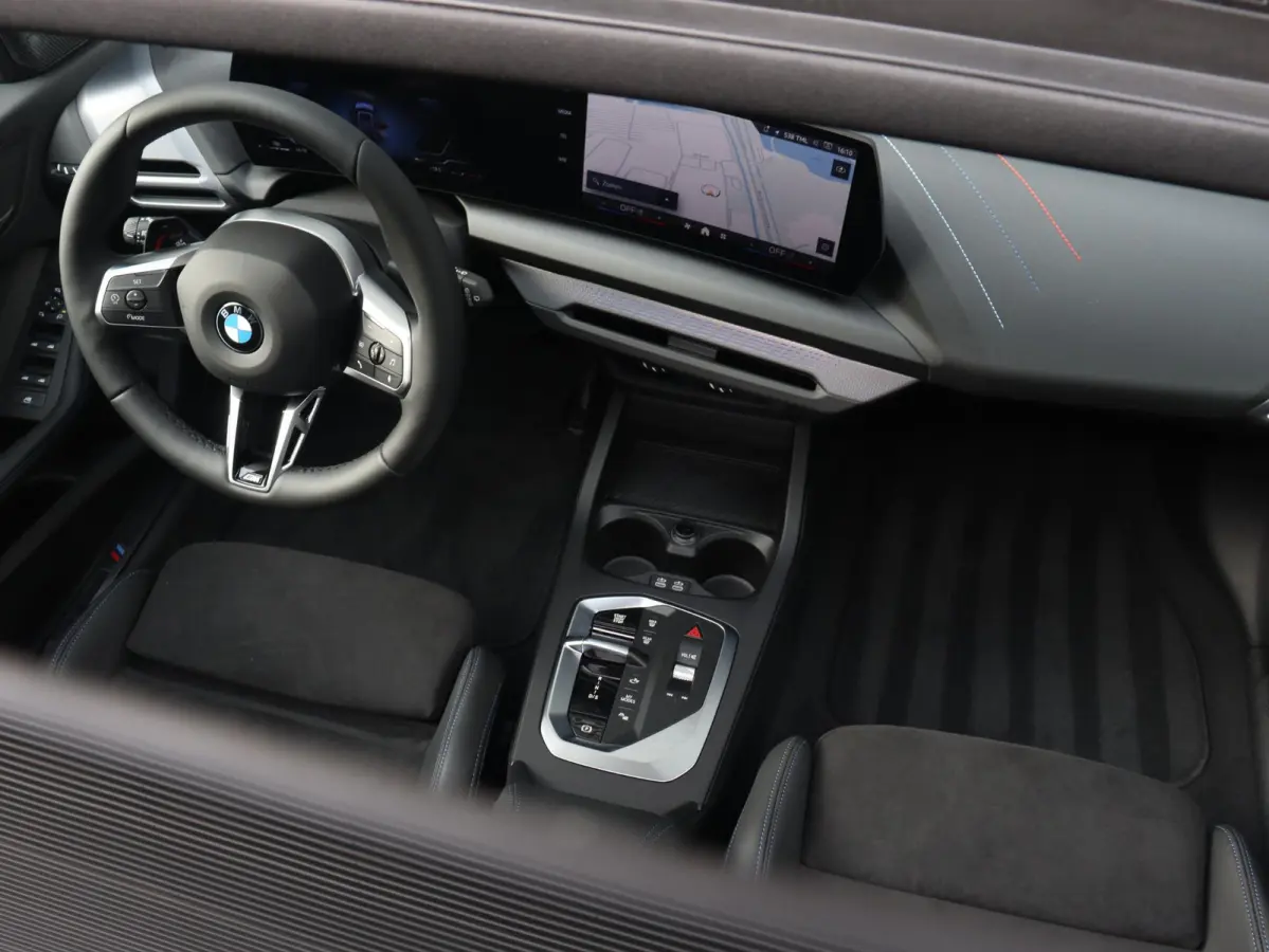 120 | M Sportpakket Pro | Premium Pack | Panodak | Driving Assistant Plus | Harman Kardon | Getint Glas | Comfort Access | Stuurwiel Verwarmd | 19'' LMV