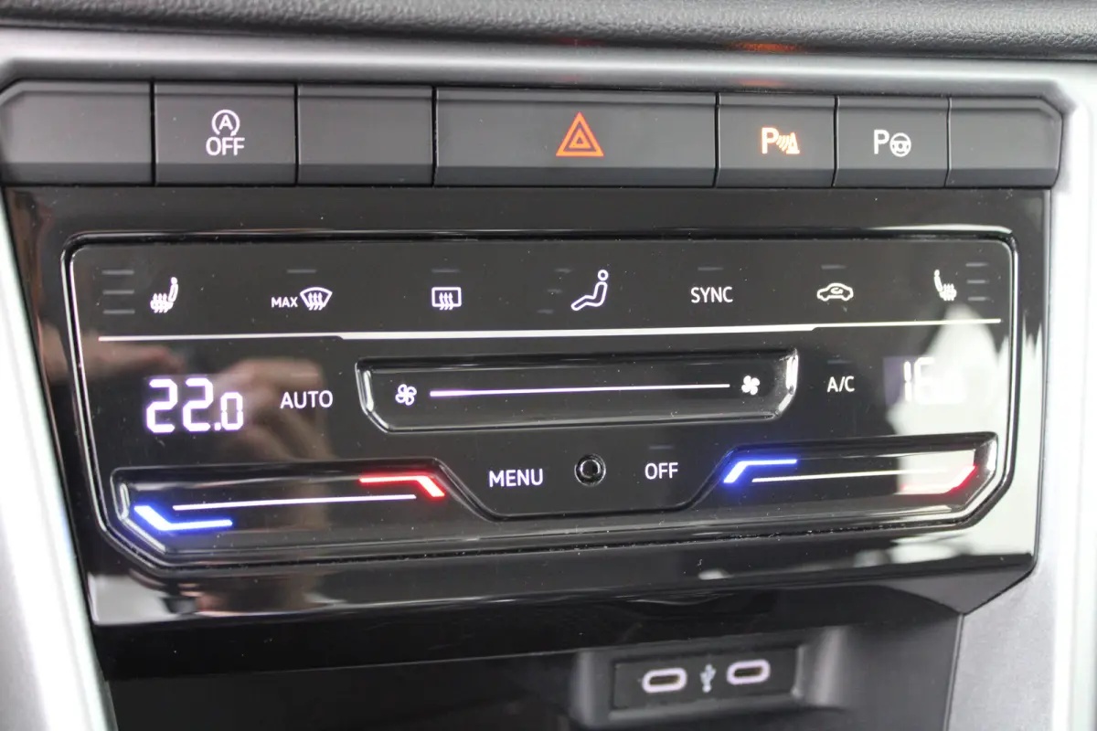1.0 TSI Life Business | Adaptieve cruise control | Stoelverwarming | Navigatie | Apple carplay & Android auto |