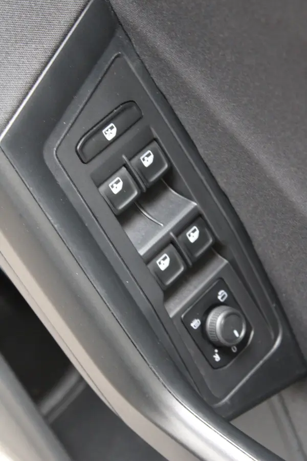 1.0 TSI Life Business | Adaptieve cruise control | Stoelverwarming | Navigatie | Apple carplay & Android auto |