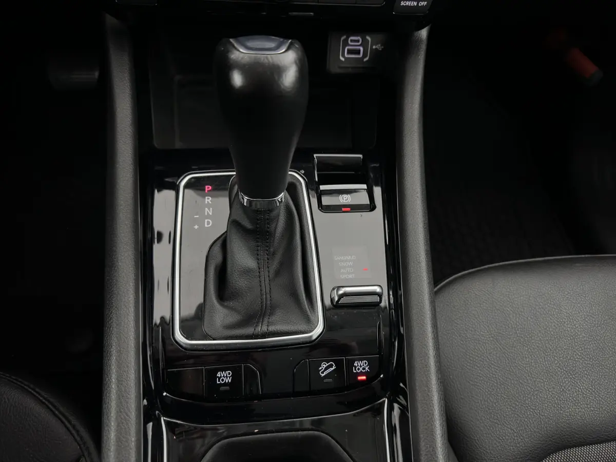 4xe 190 Plug-in Hybrid Limited Lease Ed. (INCL-BTW) *LEATHER-FABRIC | FULL-LED | ADAPTIVE-CRUISE | CAMERA | CARPLAY | BLIND-SPOT | KEYLESS | DAB+ | DIGI-COCKPIT | PRIVACY-GLASS | COMFORT-SEA