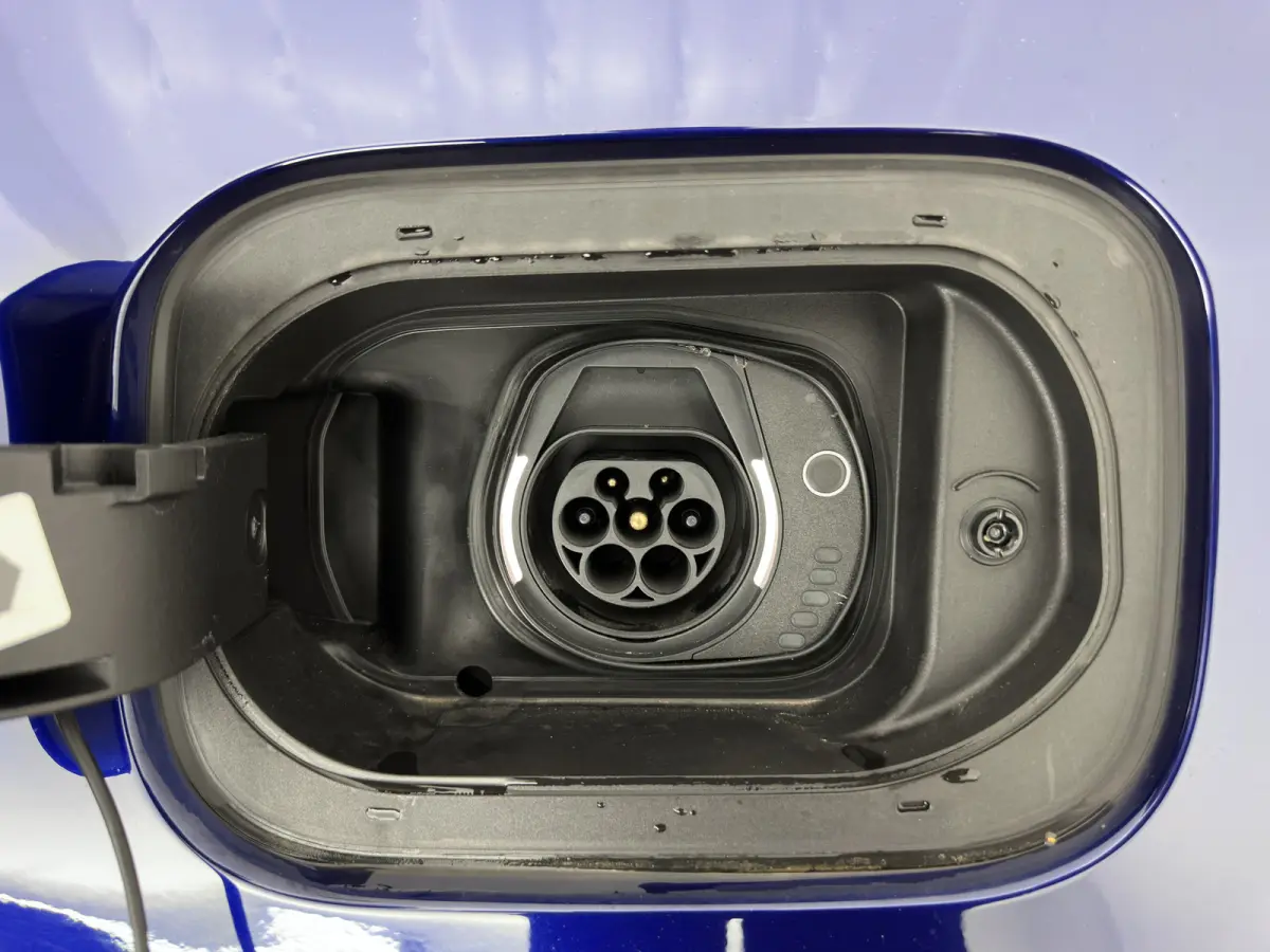 4xe 190 Plug-in Hybrid Limited Lease Ed. (INCL-BTW) *LEATHER-FABRIC | FULL-LED | ADAPTIVE-CRUISE | CAMERA | CARPLAY | BLIND-SPOT | KEYLESS | DAB+ | DIGI-COCKPIT | PRIVACY-GLASS | COMFORT-SEA