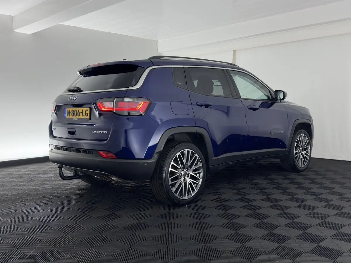 4xe 190 Plug-in Hybrid Limited Lease Ed. (INCL-BTW) *LEATHER-FABRIC | FULL-LED | ADAPTIVE-CRUISE | CAMERA | CARPLAY | BLIND-SPOT | KEYLESS | DAB+ | DIGI-COCKPIT | PRIVACY-GLASS | COMFORT-SEA