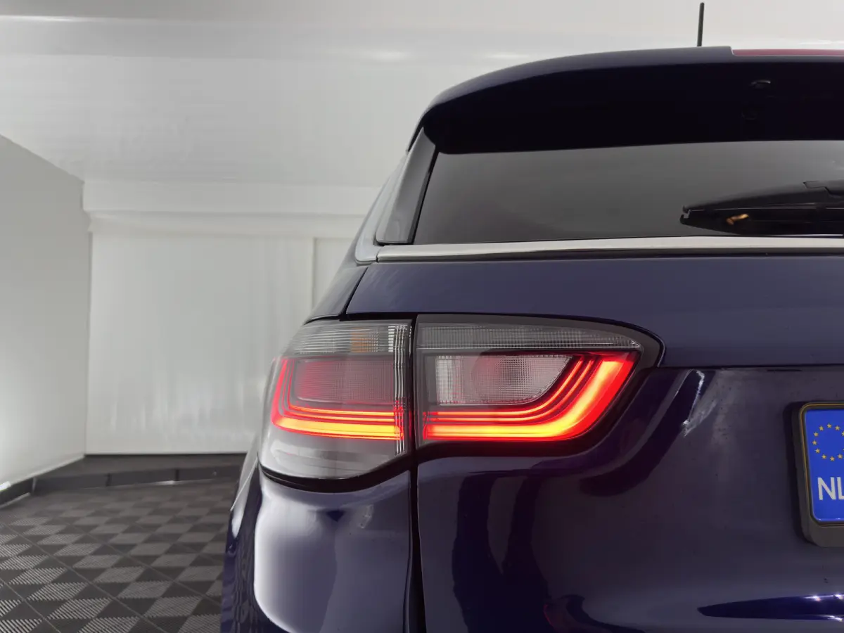 4xe 190 Plug-in Hybrid Limited Lease Ed. (INCL-BTW) *LEATHER-FABRIC | FULL-LED | ADAPTIVE-CRUISE | CAMERA | CARPLAY | BLIND-SPOT | KEYLESS | DAB+ | DIGI-COCKPIT | PRIVACY-GLASS | COMFORT-SEA