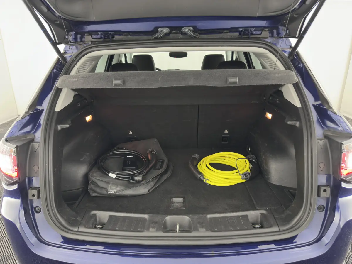 4xe 190 Plug-in Hybrid Limited Lease Ed. (INCL-BTW) *LEATHER-FABRIC | FULL-LED | ADAPTIVE-CRUISE | CAMERA | CARPLAY | BLIND-SPOT | KEYLESS | DAB+ | DIGI-COCKPIT | PRIVACY-GLASS | COMFORT-SEA