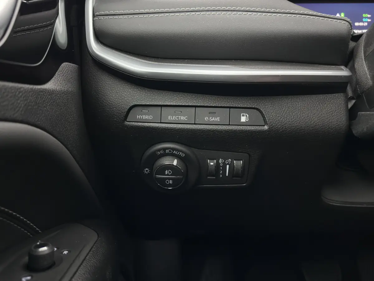 4xe 190 Plug-in Hybrid Limited Lease Ed. (INCL-BTW) *LEATHER-FABRIC | FULL-LED | ADAPTIVE-CRUISE | CAMERA | CARPLAY | BLIND-SPOT | KEYLESS | DAB+ | DIGI-COCKPIT | PRIVACY-GLASS | COMFORT-SEA