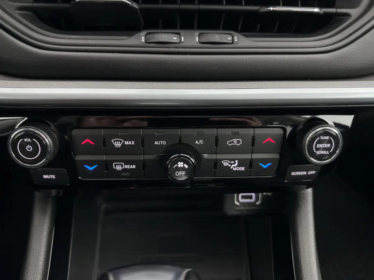 4xe 190 Plug-in Hybrid Limited Lease Ed. (INCL-BTW) *LEATHER-FABRIC | FULL-LED | ADAPTIVE-CRUISE | CAMERA | CARPLAY | BLIND-SPOT | KEYLESS | DAB+ | DIGI-COCKPIT | PRIVACY-GLASS | COMFORT-SEA