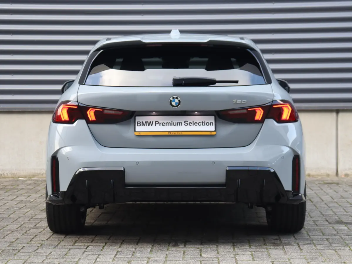 120 | M Sportpakket Pro | Innovation Pack | Panodak | Head-Up | Parking Assistant Plus | Harman Kardon | Elektr. M Sportstoelen | Driving Assistant Plus | 19'' LMV
