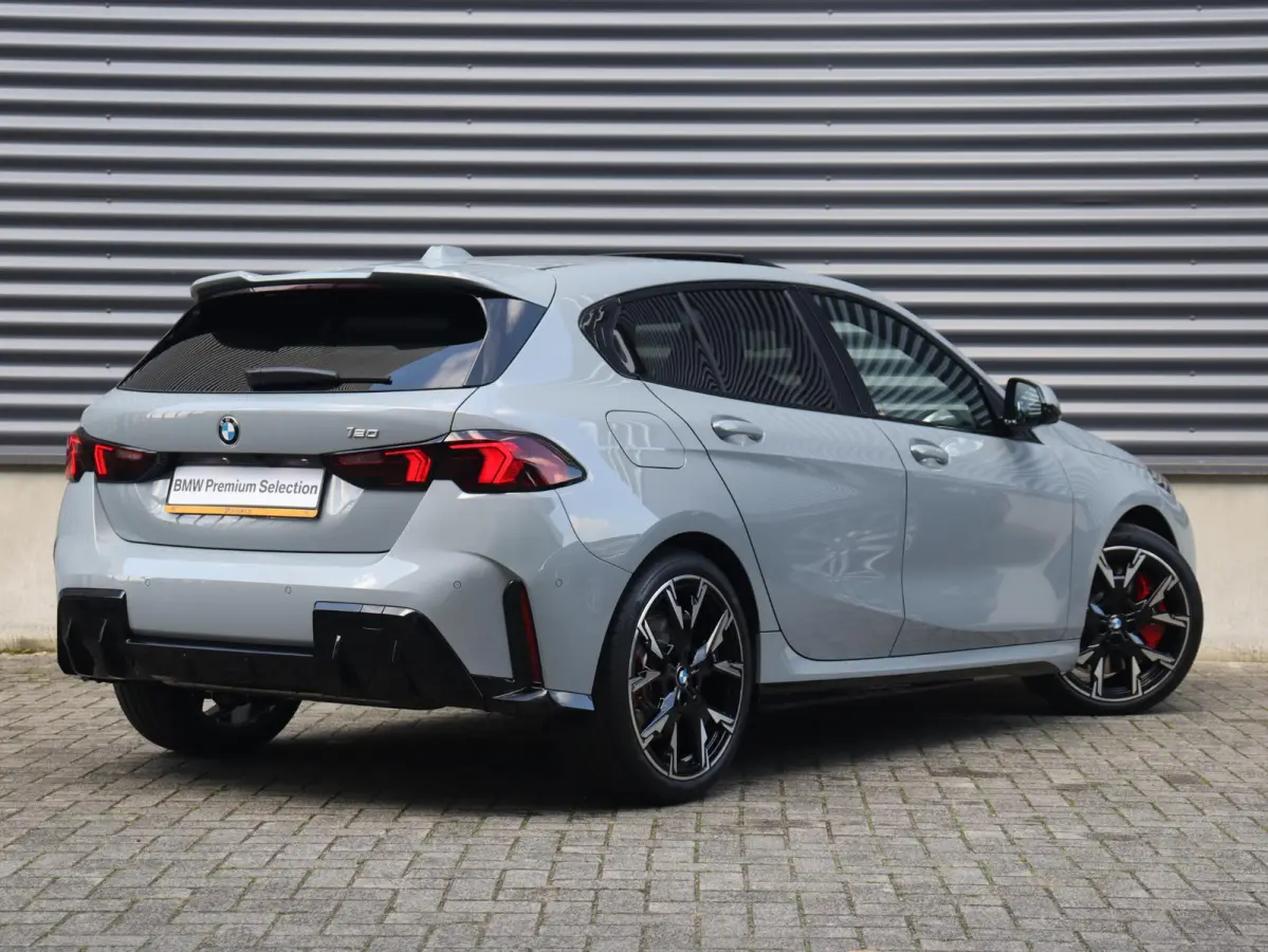 120 | M Sportpakket Pro | Innovation Pack | Panodak | Head-Up | Parking Assistant Plus | Harman Kardon | Elektr. M Sportstoelen | Driving Assistant Plus | 19'' LMV